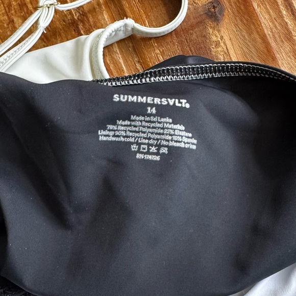 EUC Summersalt The Wave one piece swimsuit - Picture 7 of 8